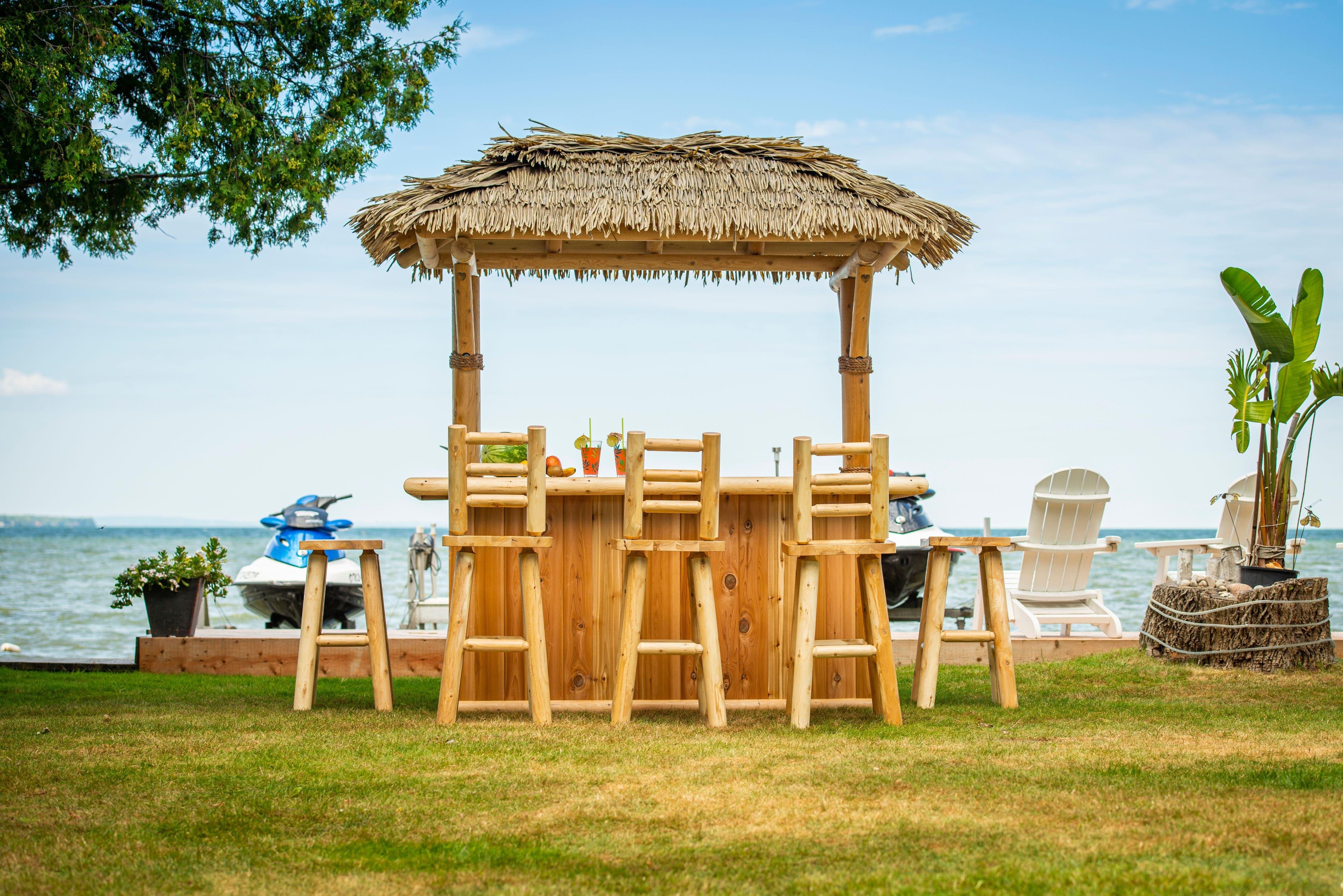 Dundalk Leisurecraft Canadian Timber Tropical Paradise Tiki Bar - Green Vista Living