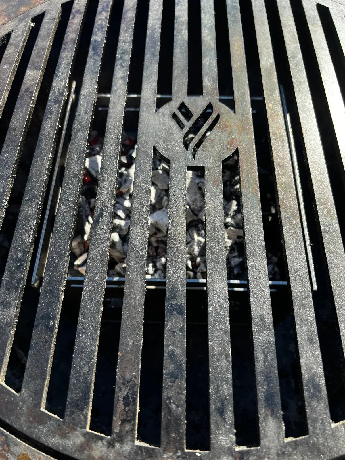 Arteflame Fuel Saver — Charcoal/Wood Heat-Focus Insert (Fits 30″ & 40″ Grills, Steel) - Green Vista Living
