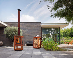 RB73 Quaruba XXL MOBILE 4-Sided Glass Warm Brown CorTen Steel Wood-Burning Outdoor Fireplace